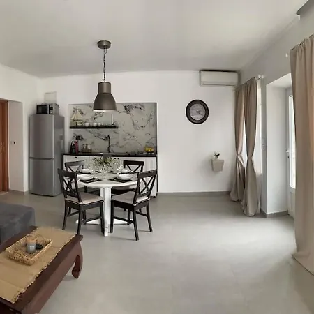 شقة Seafront House In *