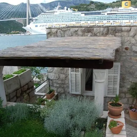Apartman Seafront House In