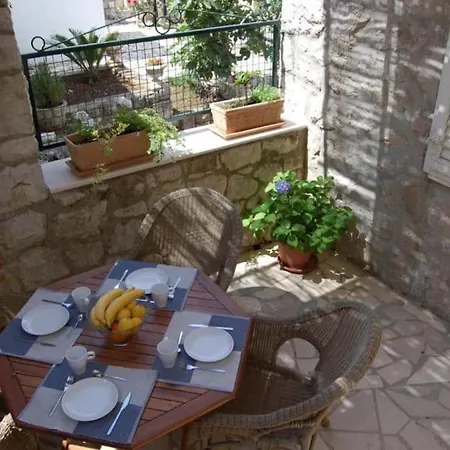 Apartment Seafront House In Dubrovnik