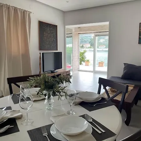 Apartment Seafront House In Dubrovnik