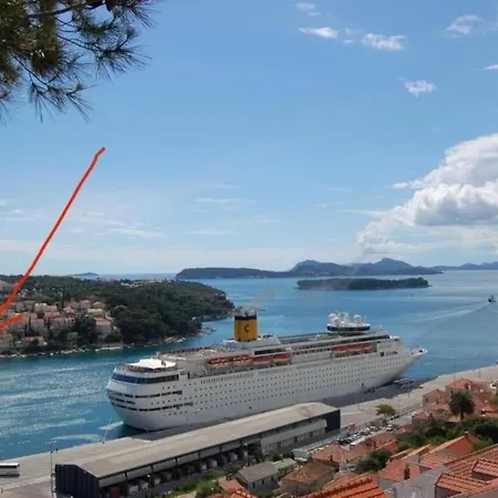 Apartman Seafront House In *